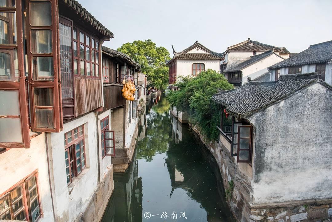 逃出白海豹洞