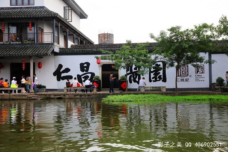 乔冠华：初恋火速嫁他人，两任妻子均为二婚，最后一段婚姻受质疑