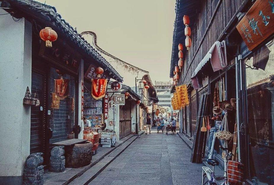 逃离金色的沙漠